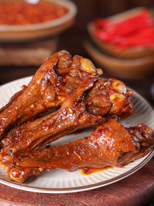 美味无比的香辣味鸭翅根